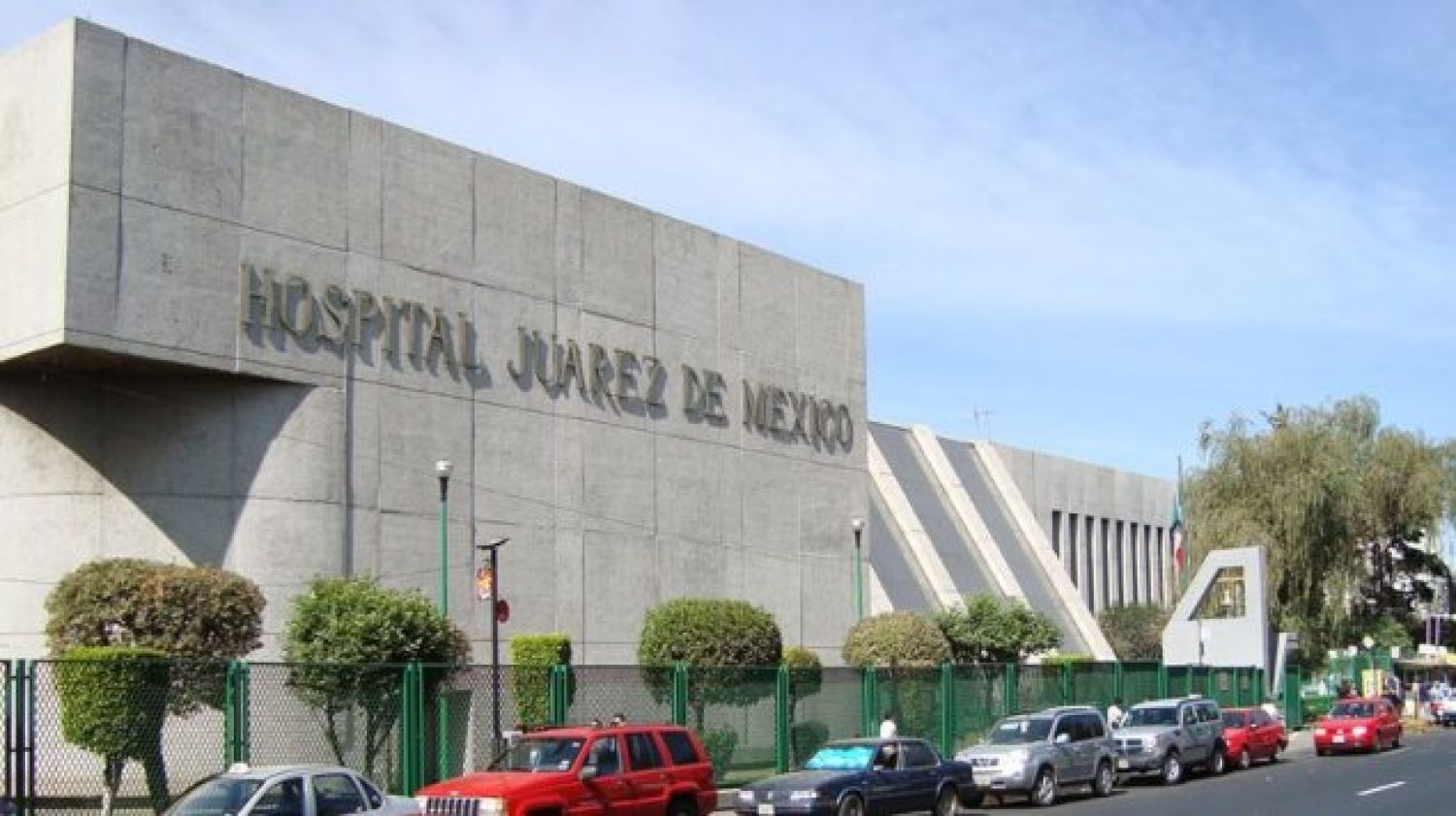 ¿Viene lo peor? Hospital de la CDMX habría comprado más de mil mortajas para cadáveres