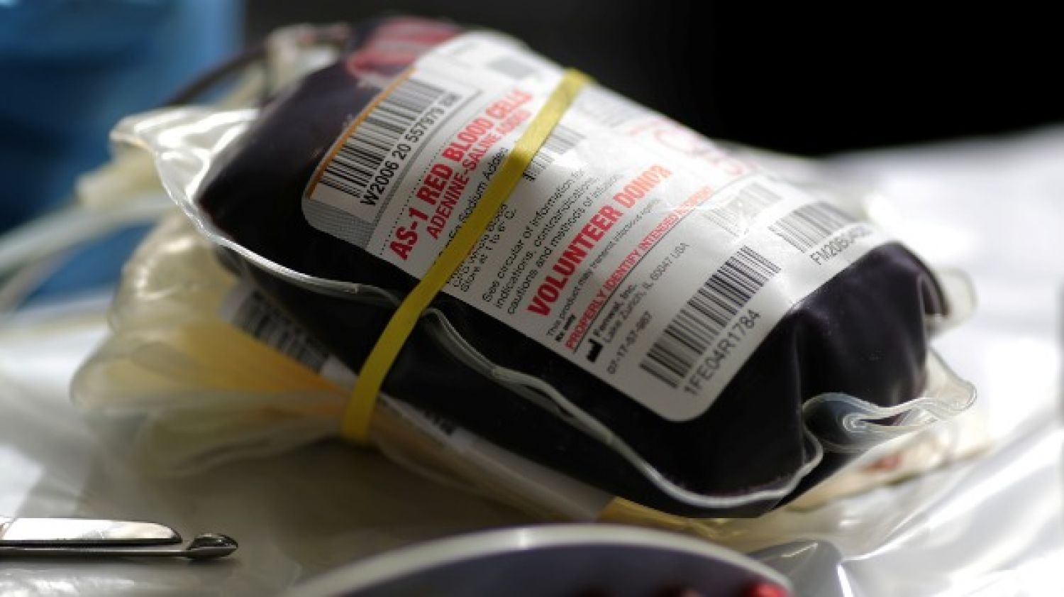 Hospitales de EU prueban sangre de pacientes recuperados como antídoto para COVID-19