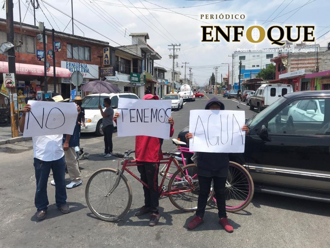 Bloquean nuevamente carretera Federal Tlaxcala-Puebla, aún no hay solución a abasto de agua.
