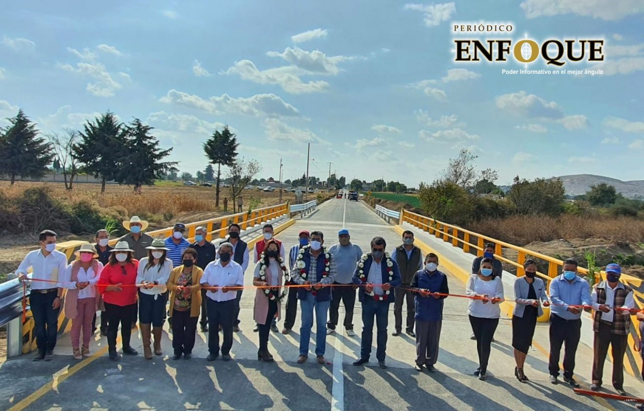 Céspedes Peregrina entrega obra de puente vehicular Zahuatlán-San Mateo Parra en Tepeaca 