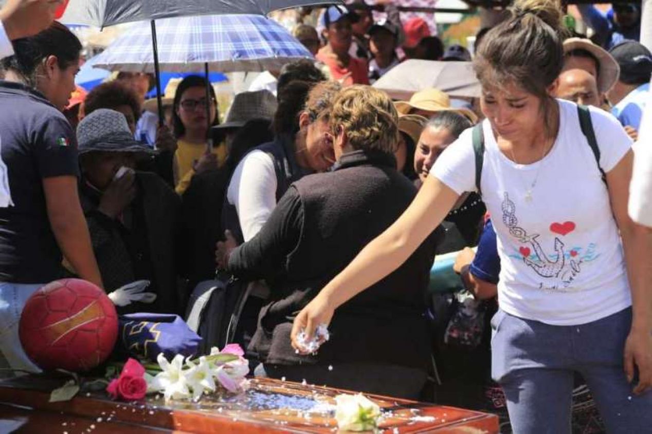 Sepultan a conductor de Uber asesinado junto a estudiantes de medicina
