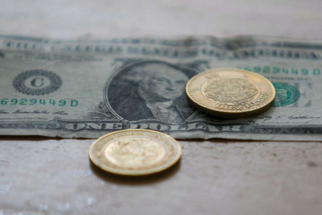 ¿Cómo te afecta la caída del peso y la subida del dólar en México?