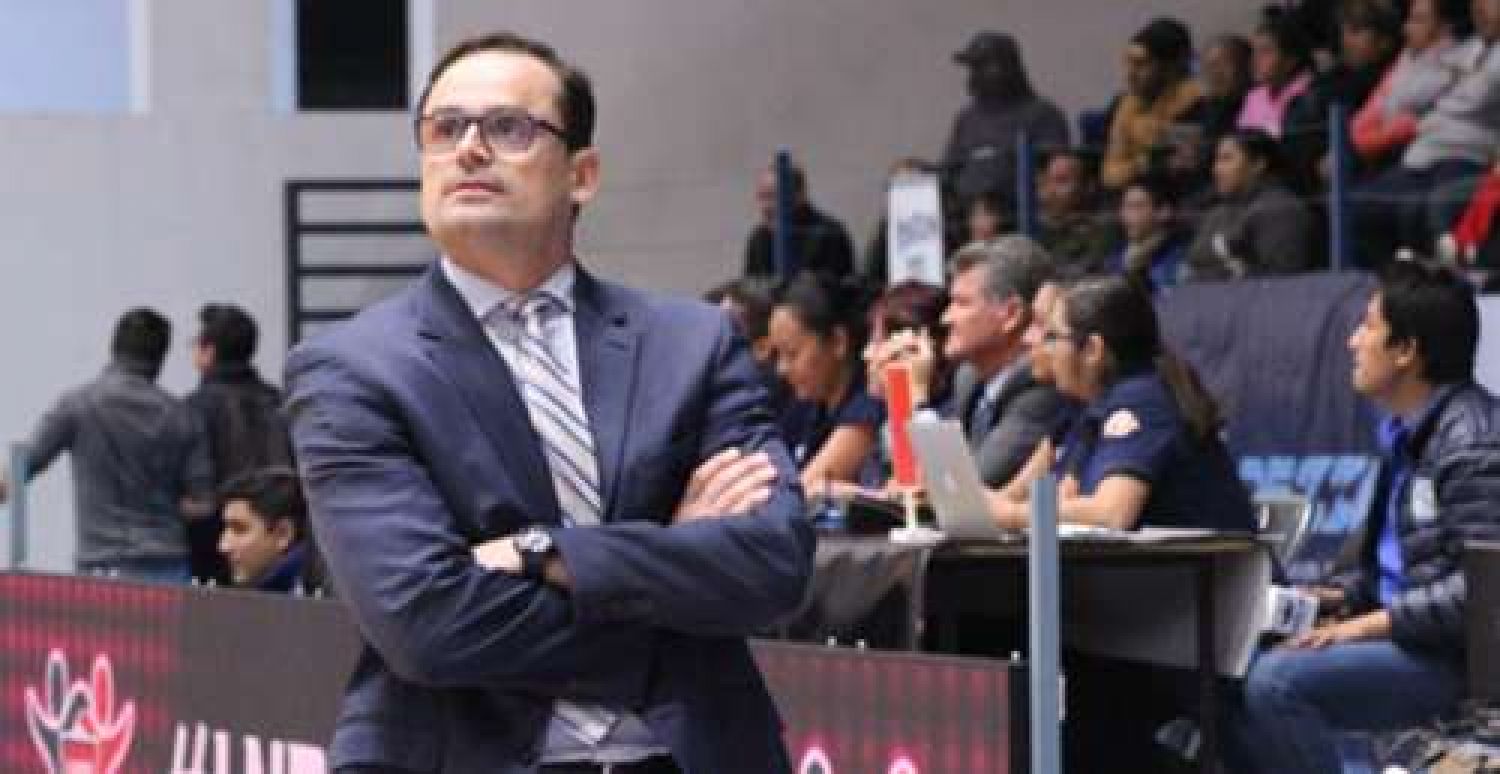 Captan a excoach de Ángeles de Puebla discutiendo con jugadores amateurs por una cancha pública