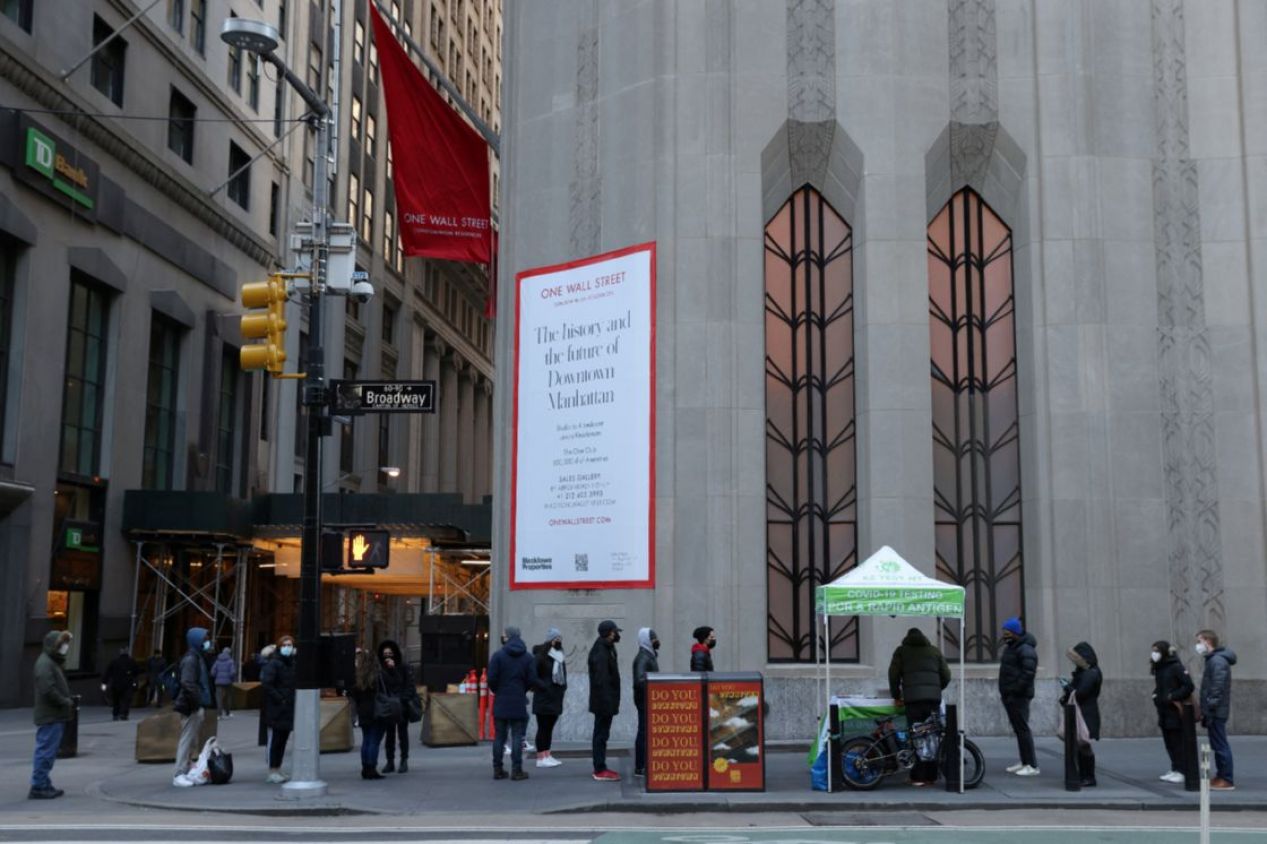 Ómicron ya es la variante dominante de infecciones en EU