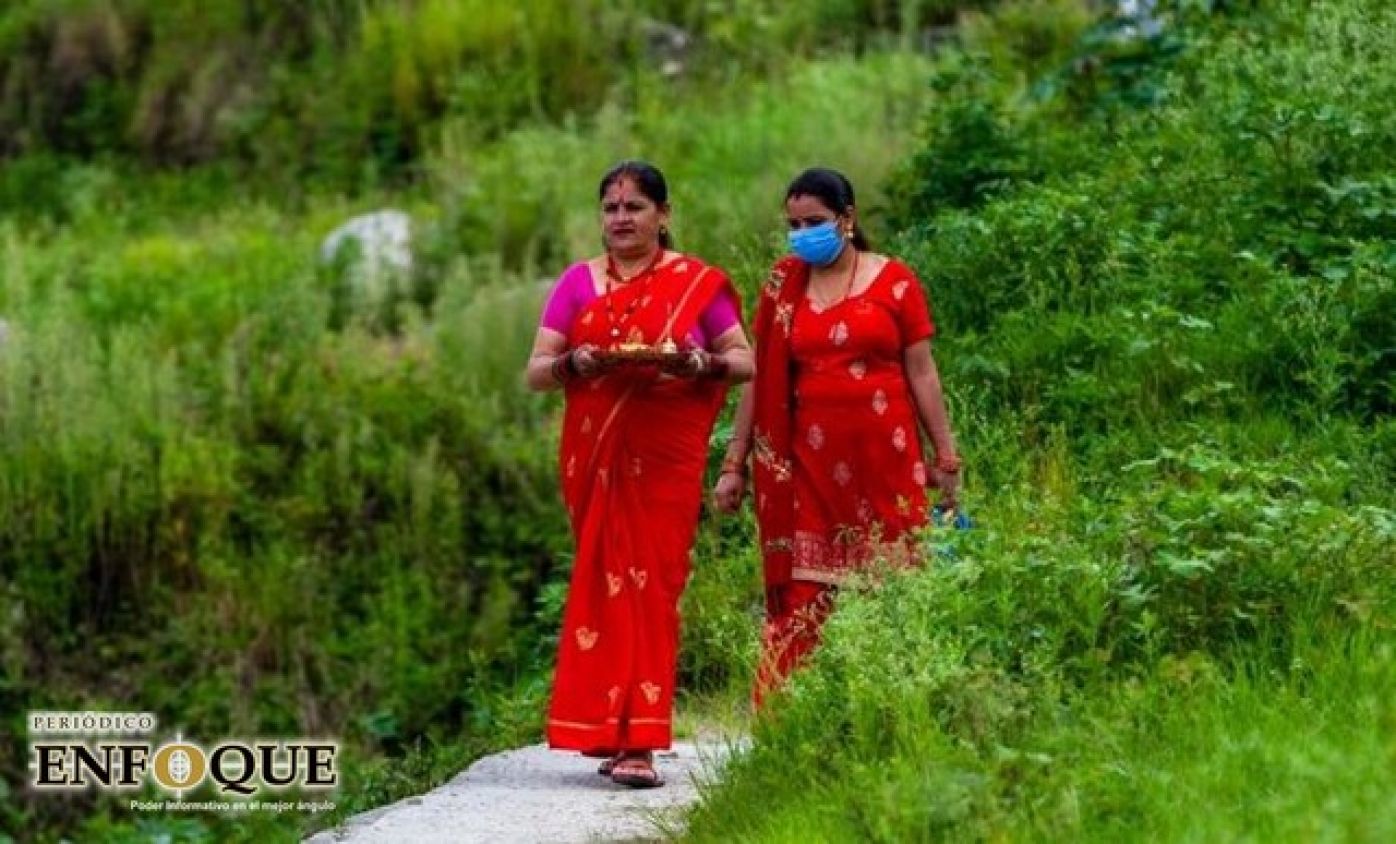 Cabañas menstruales: La práctica de encerrar a las mujeres durante su periodo hasta la m