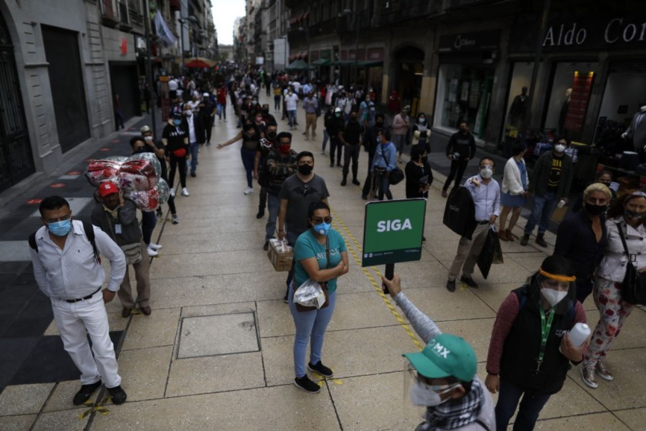1,323 personas murieron por coronavirus en México el último día