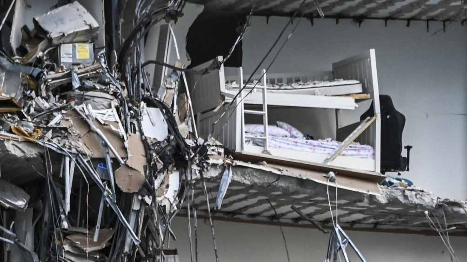 Se eleva a 90 el número muertos por derrumbe de edificio en Surfside, Miami