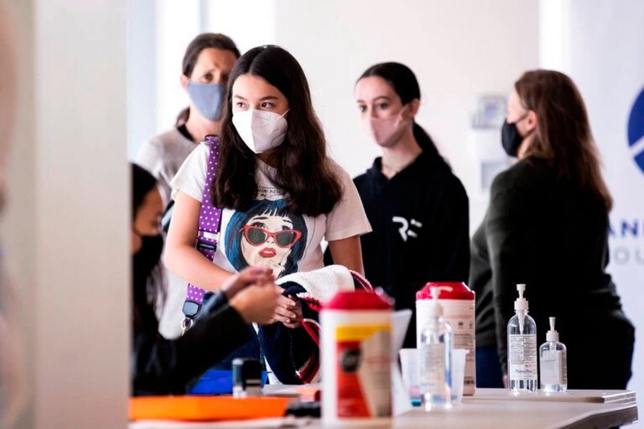 La ciudad de Nueva York vacunará contra el COVID-19 a los estudiantes en las escuelas públicas