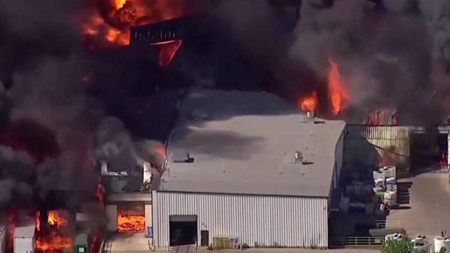 Explota planta química en Illinois; no se reportan muertos