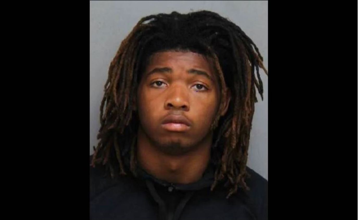 Joven en EU mata a hombre de 40 años por engañarlo fingiendo ser mujer en Tinder