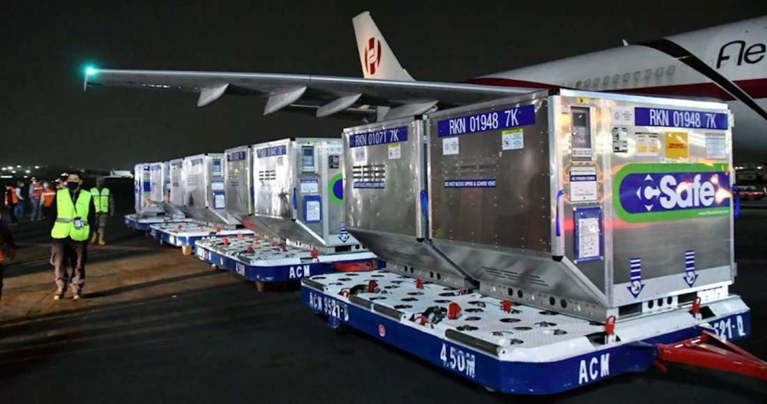 Llega a México el primer cargamento prometido por EU; Un millón y medio de vacunas AstraZeneca