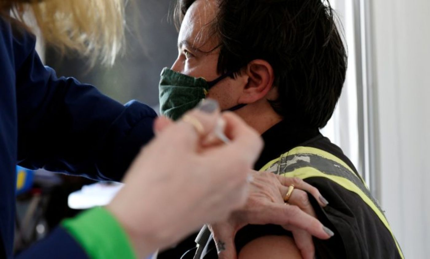 Cerca de 2 millones de mexicanos han viajado a EU para vacunarse contra COVID