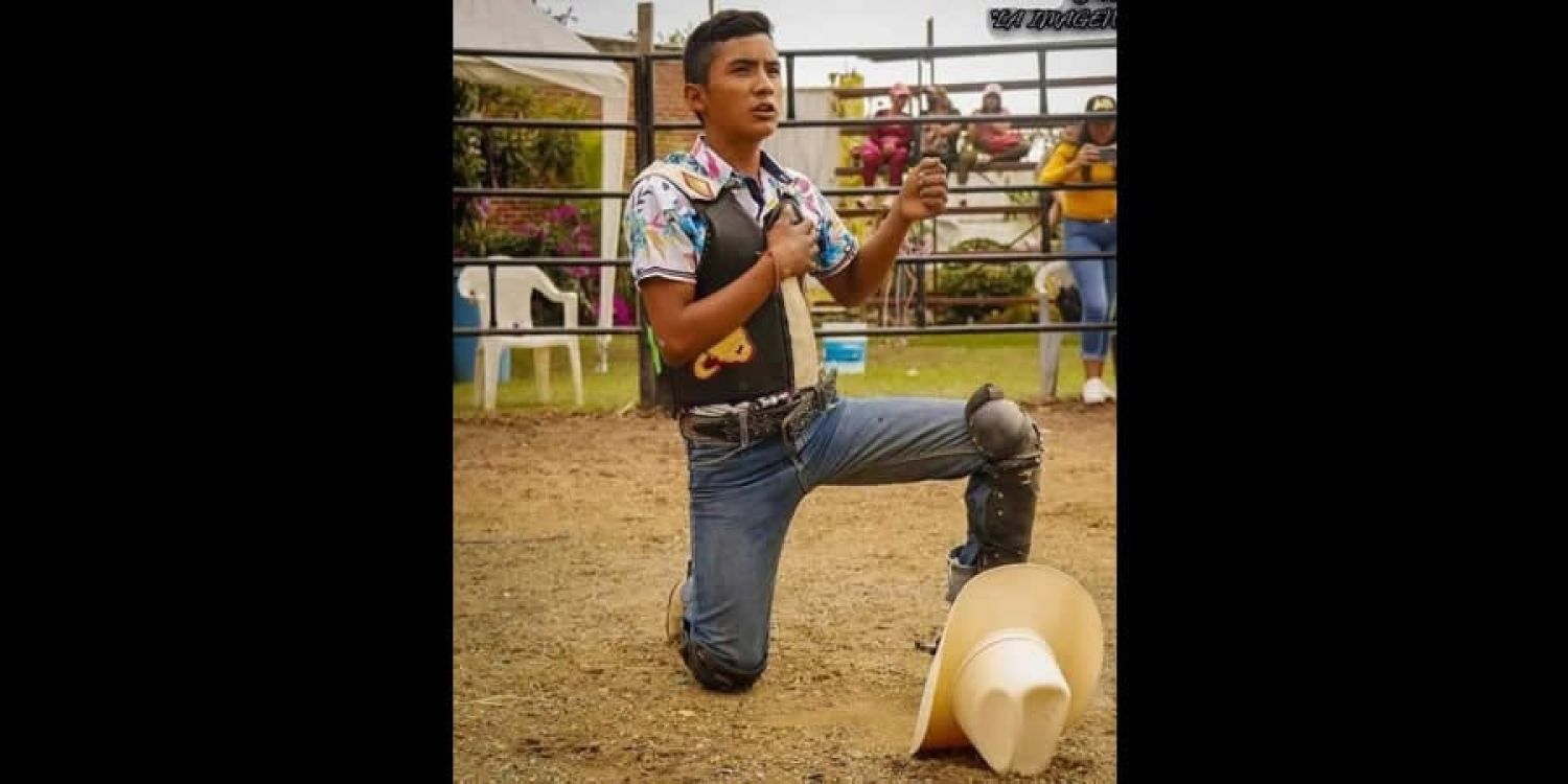 Fallece menor de edad durante Jaripeo en Atlixco; el toro lo arrastro mientras realizaba una monta (Video)