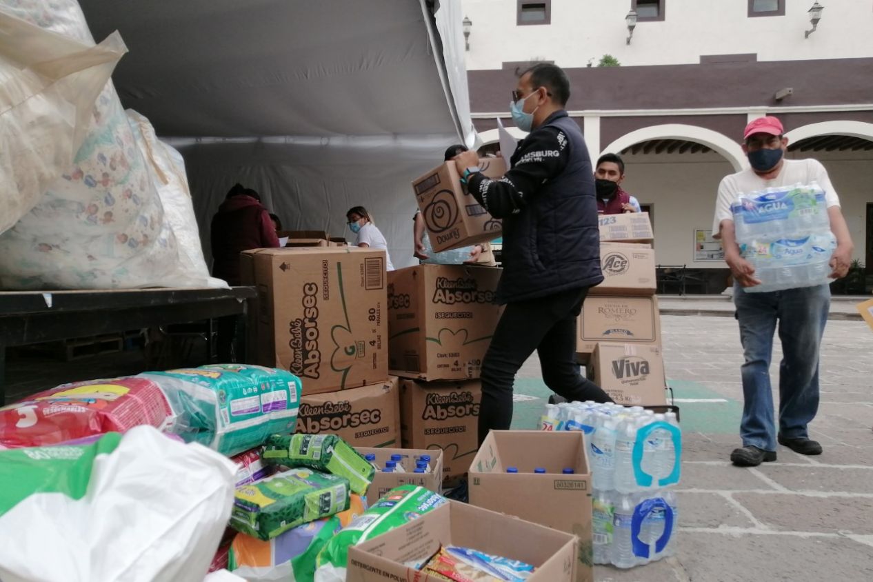 Ariadna Ayala organiza recolecta en solidaridad a nuestros hermanos y hermanas de la Sierra Norte