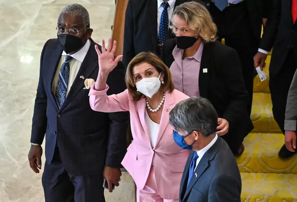Llega a a Taiwán Nancy Pelosi en medio de la tensión creciente entre EEUU y China