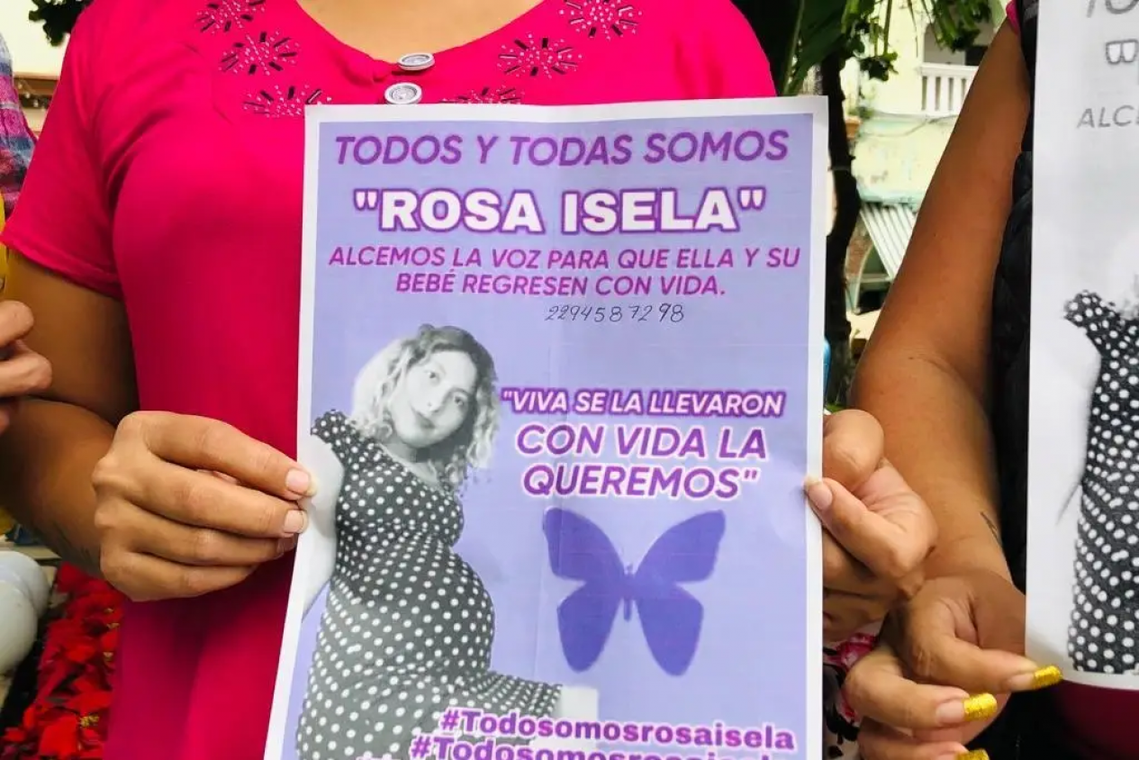 Sepultan a Rosa Isela, madre a la que le sustrajeron a su bebé y asesinaron en Veracruz