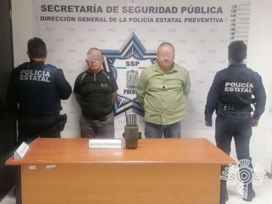 Policía detiene a 2 hombres por robo de un camión en Tlaxcalancingo; la unidad fue robada en Chipilo