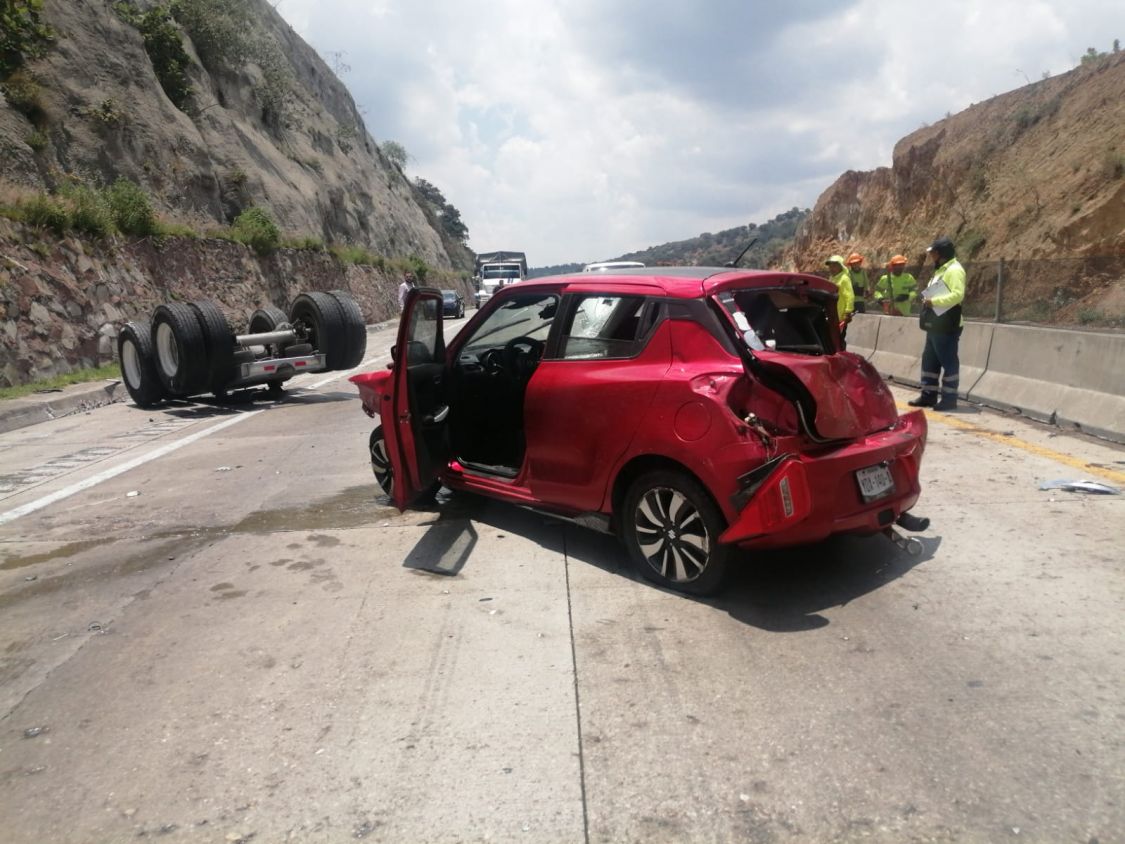 Sobrevive conductor a aparatoso accidente sobre Arco Norte 