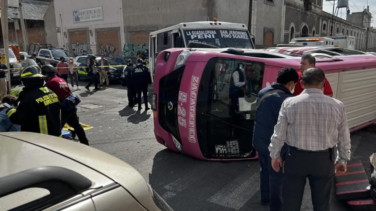 "Se paso el alto": Transporte público protagonizó aparatoso accidente con saldo de 14 lesionados 