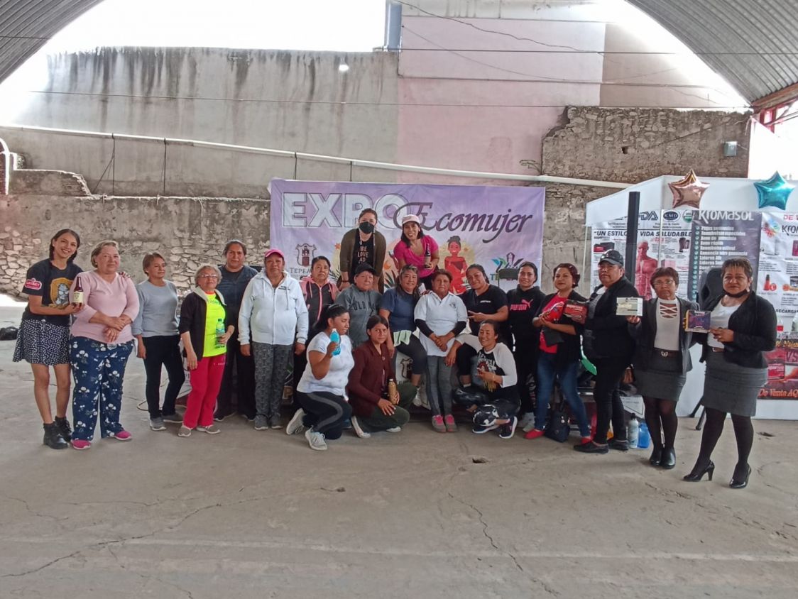 Participan mujeres emprendedoras en la “Expo Ecomujer” en Tepeaca