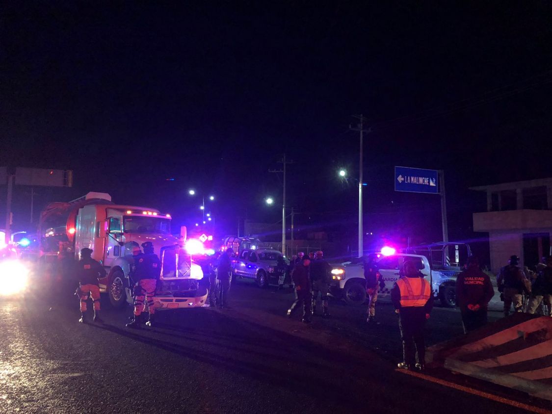 Choque entre tráiler y patrulla de la GN, deja un saldo de 5 elementos heridos