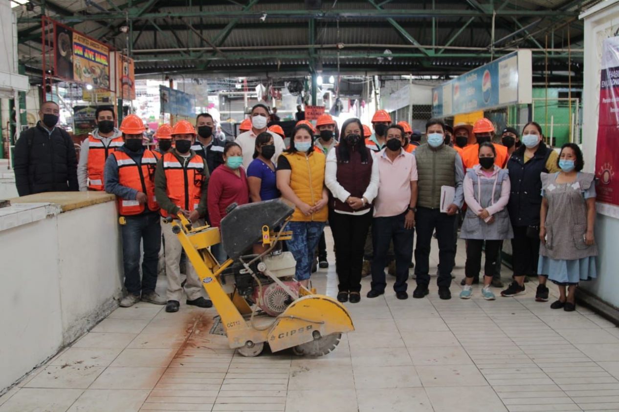 Ariadna Ayala da banderazo a inicio de obra de remodelación del mercado municipal Benito Juárez