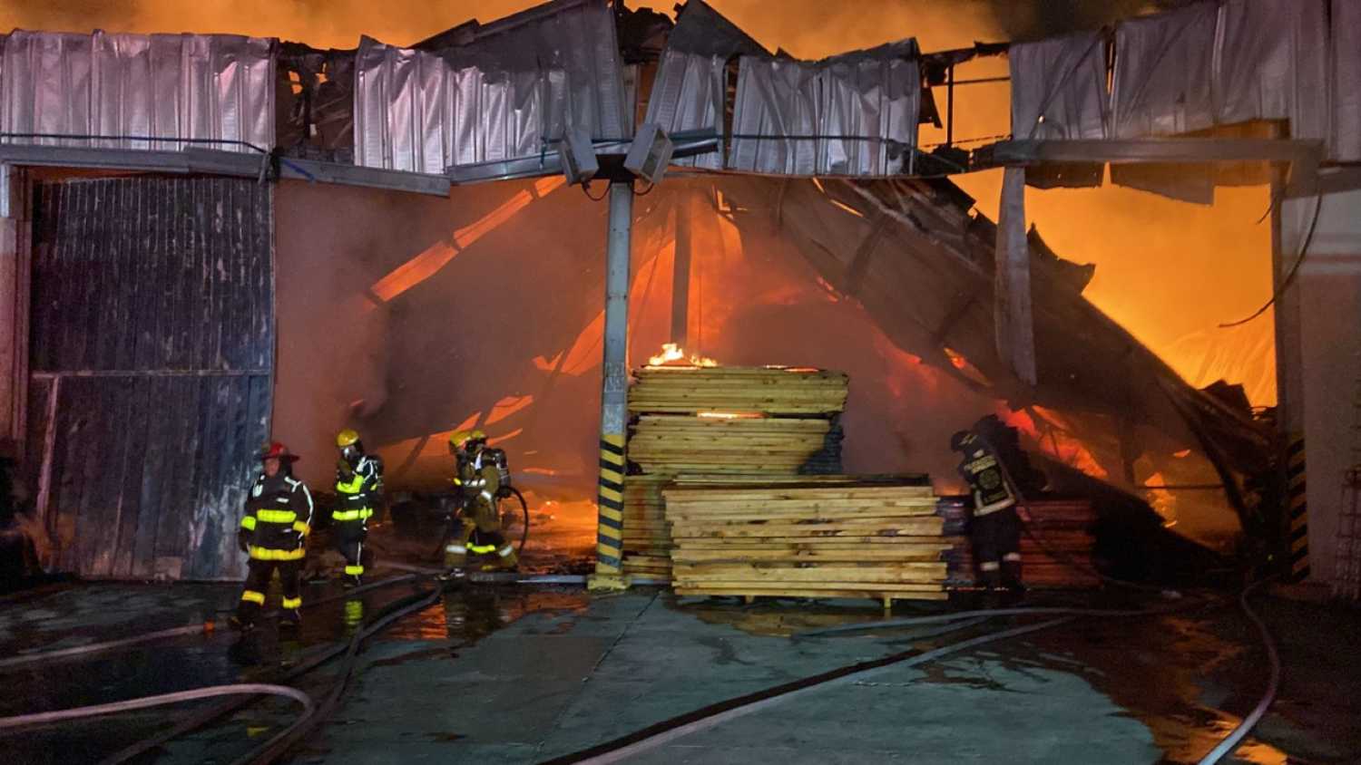 Se incendió un Fábrica de Muebles en San Andrés Cholula 