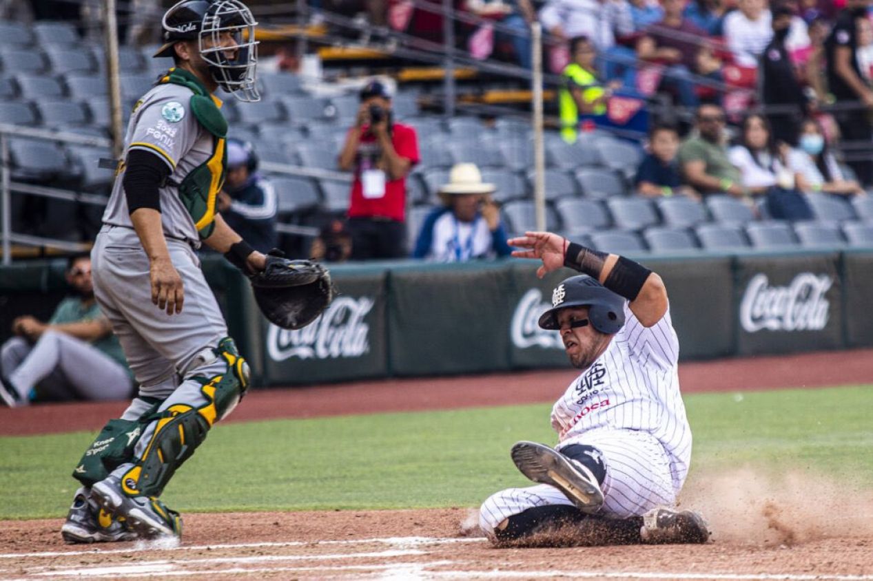 Pericos soltó la pirotecnia ante Mariachis y se quedó con la serie 