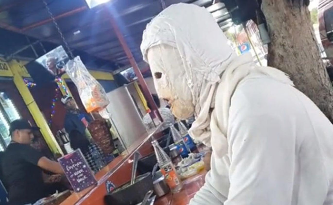 Revelan identidad del "hombre de blanco" que causó terror en redes sociales (Vídeo)