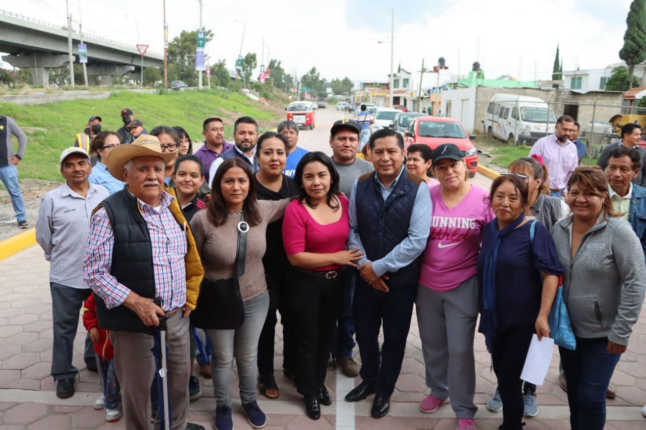 Filomeno Sarmiento entrega pavimentación con adoquín de la calle Stuttgart en la colonia Nueva Alemania