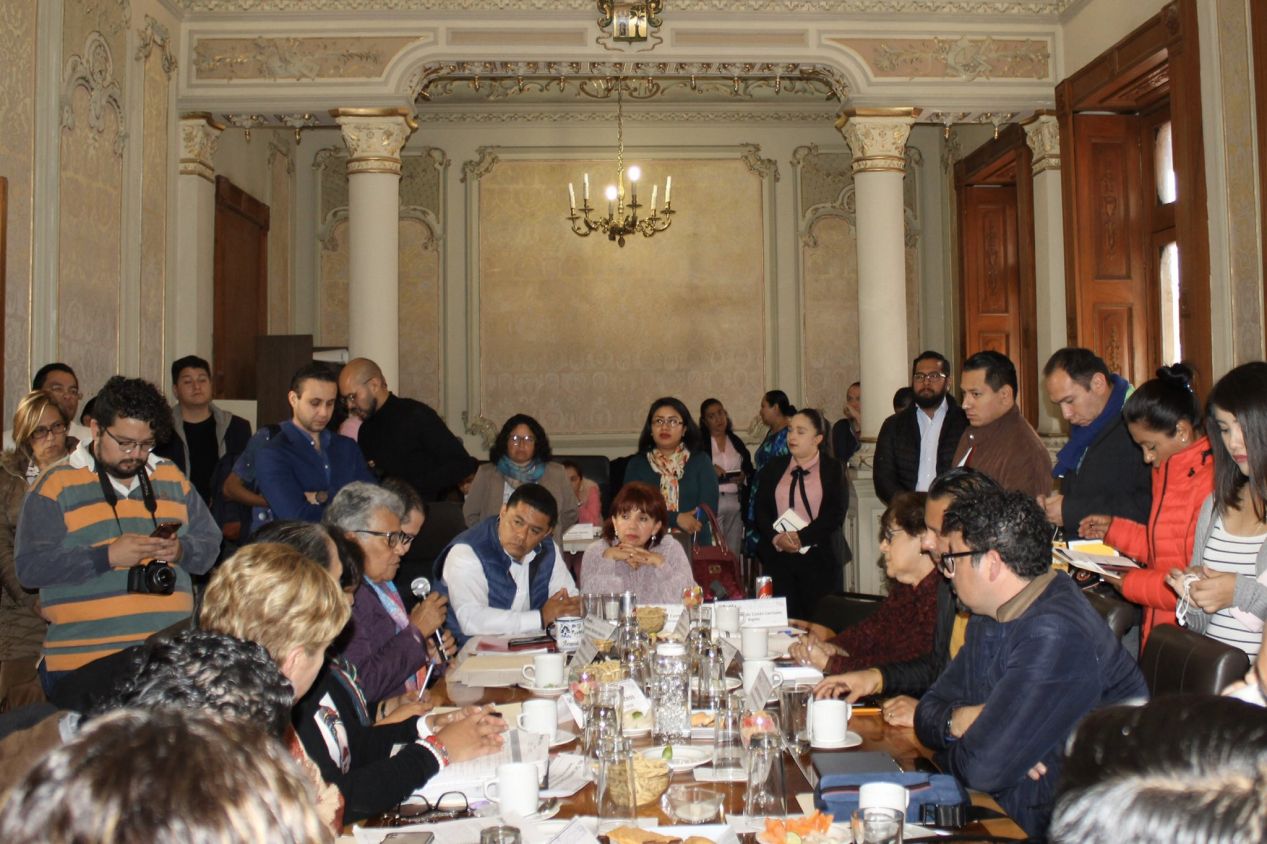 Regidores aprueban retiro de bolardos y macetones en el Centro Histórico de Puebla