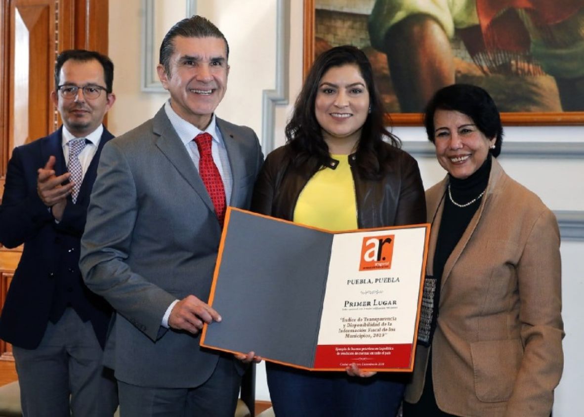 Entregan reconocimiento a Puebla como municipio más transparente
