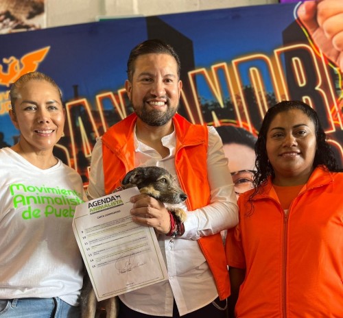 Eduardo Covián firma compromiso a favor de la protección animal en San Andrés Cholula