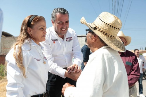 Encuentro entre Víctor Galeazzi y Olga Romero Garci-Crespo con residentes de San Bernardino Tlaxcalancingo