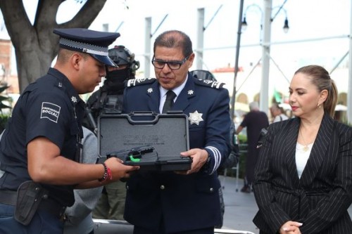 Reconocen labor de seguridad y entregan armamento en San Pedro Cholula