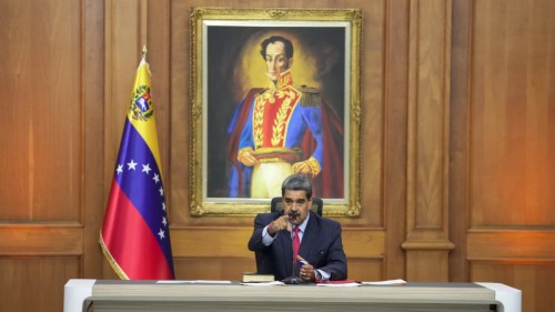 “Estados Unidos debe sacar sus narices de Venezuela”: Maduro 