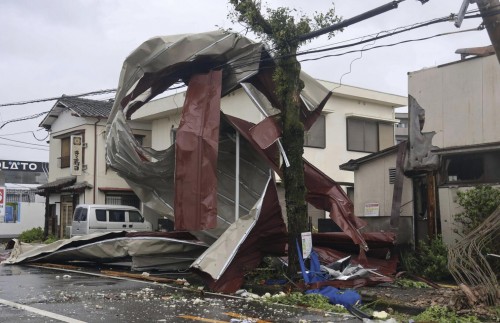 El Tifón Shanshan deja muertos y destrucción en Japón