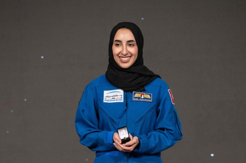  primera mujer árabe astronauta graduada de la NASA