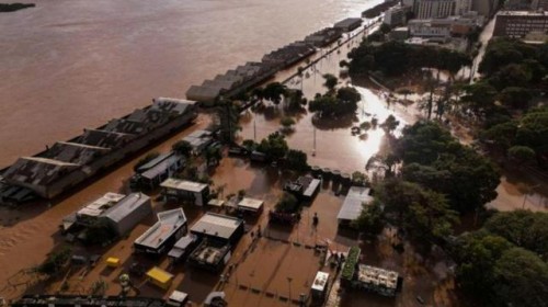 Suman 137 muertos por inundaciones en Brasil