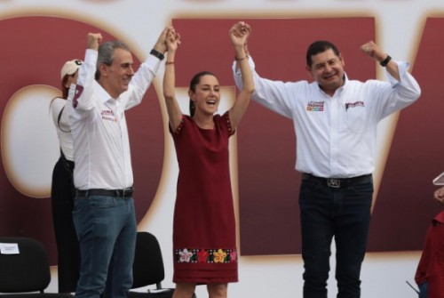 Alejandro Armenta cierra campaña junto a Claudia Sheinbaum desde la Plaza de la Victoria