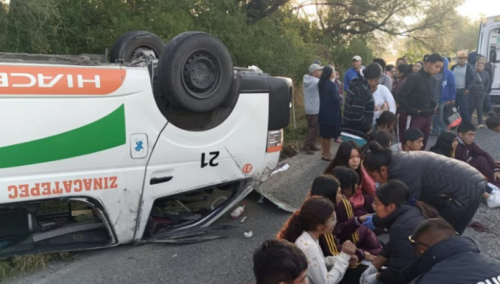 Accidente en la carretera Tehuacán-Coxcatlán deja 19 heridos