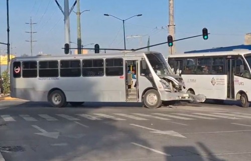 Accidente en Calzada Zaragoza entre RUTA y autobús deja cuatro heridos