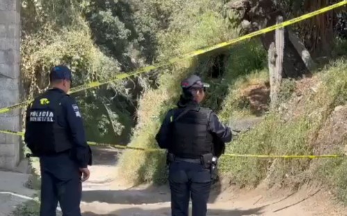 Encuentran cadáver envuelto en lonas en barranca de Xonacatepec, Puebla