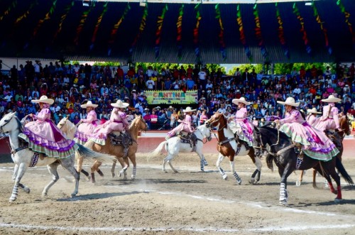 ¡Vibrante fiesta tradicional en la Feria de Ferias Tlaxcala 2024 con 80 escaramuzas!