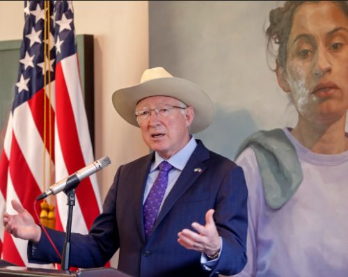 Ken Salazar confía en una transición pacífica y en fortalecer la relación México-EE. UU.