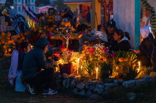 Celebra la Tradición: San Isidro Buensuceso Despide a sus Difuntos al Alba