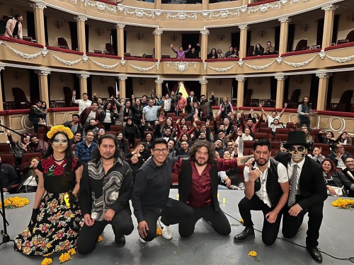 Manu Blake crea un altar musical en el teatro Xicohténcatl con una fusión de rock y mariachi.