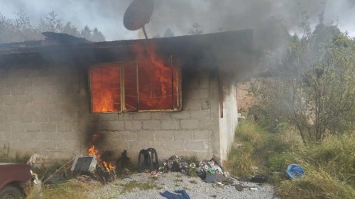 Solo daños materiales tras incendio de domicilio en Atlahapa