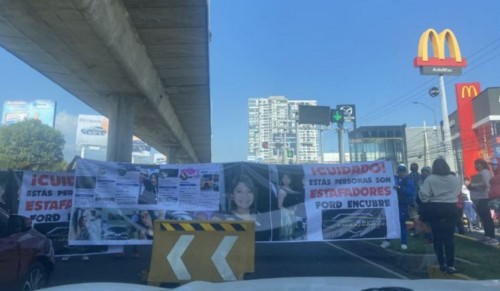 Manifestantes bloquean Periférico Sur en Álvaro Obregón por estafa automotriz