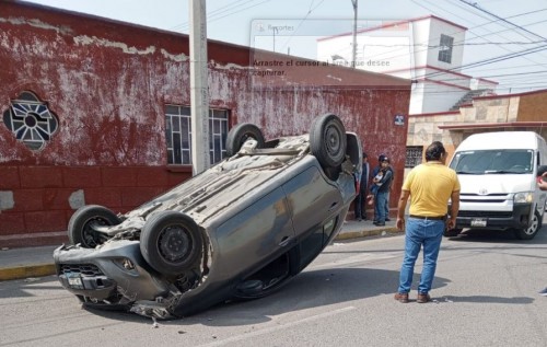 Volcadura en colonia 20 de Noviembre deja un herido y genera caos vial